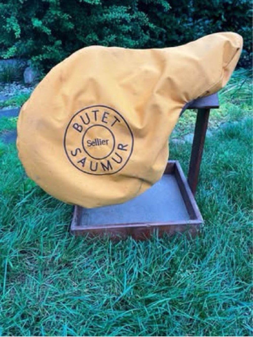Butet Close Contact Saddle